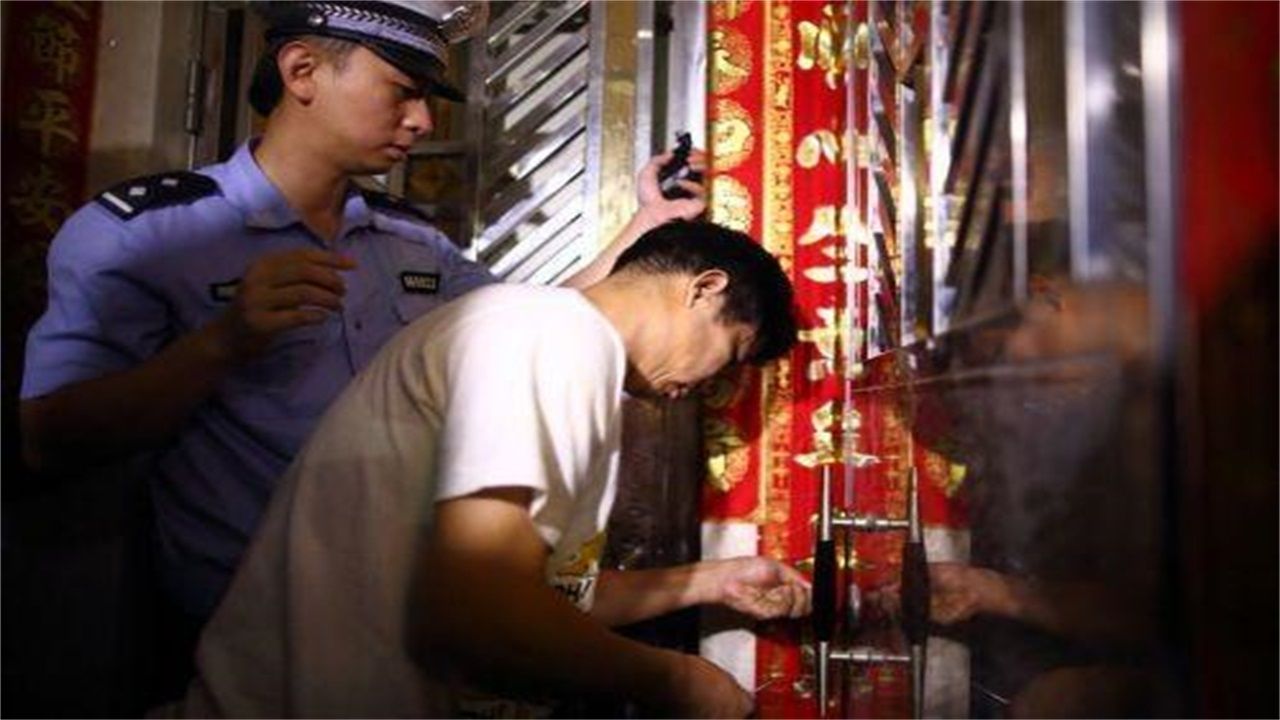 湖南请开锁师傅开了锁后，师傅